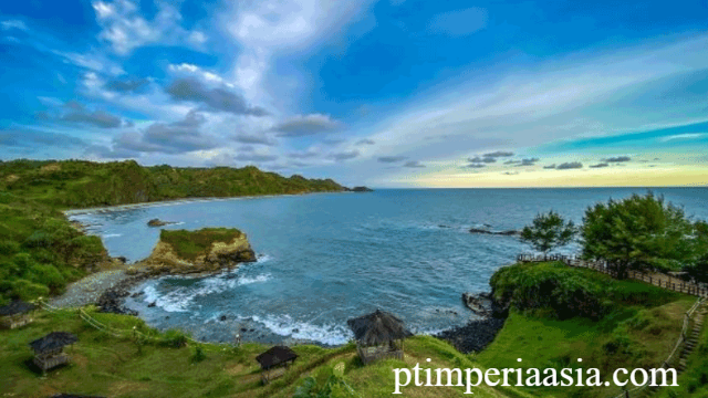 7 Rekomendasi  Wisata Pantai Yang Indah di Jawa Tengah